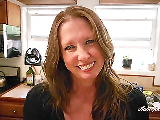 Autumn Recruits The Delivery Guy For Homemade Porno Shoot